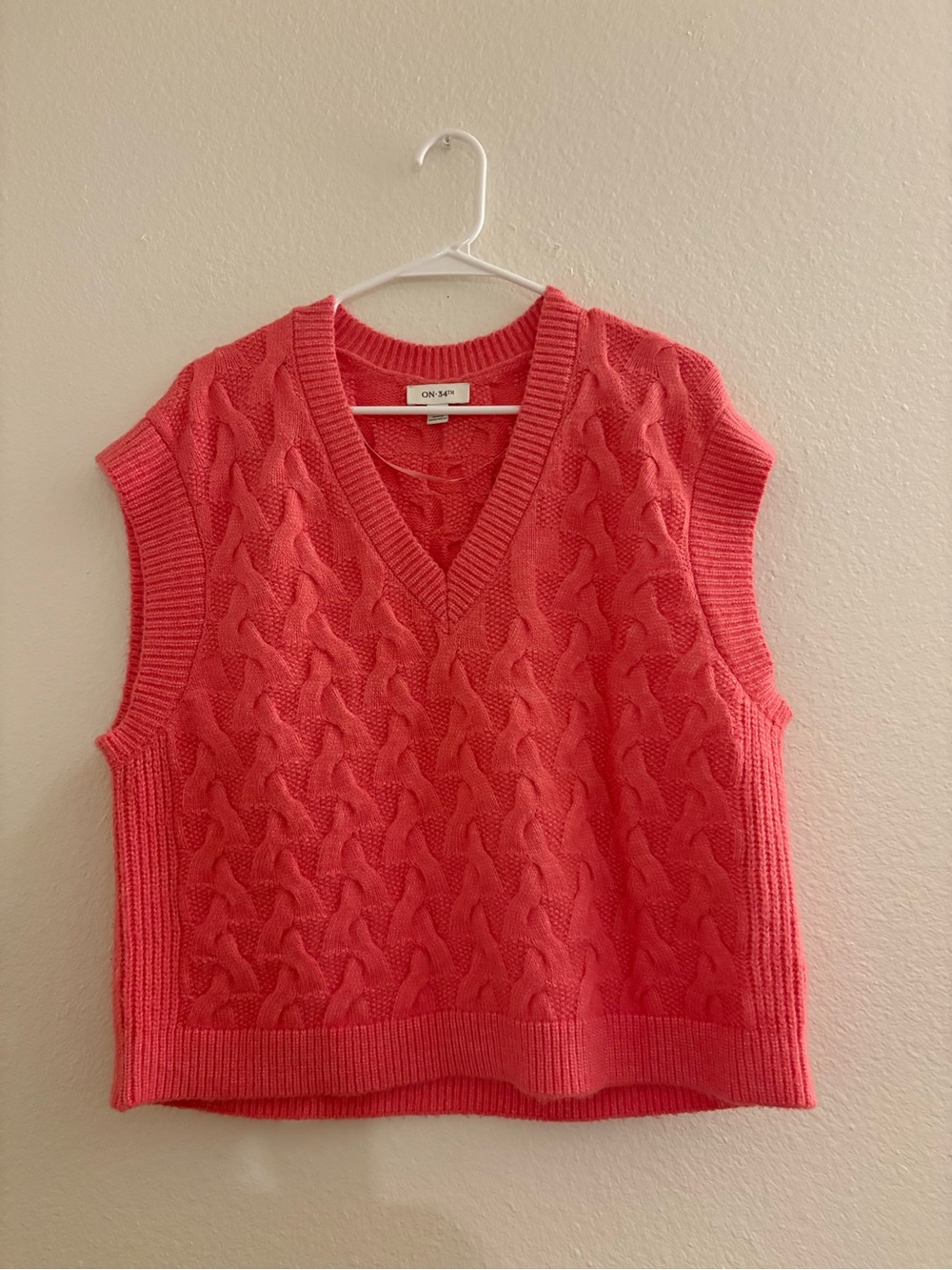 ON-34TH Pink Cable Knit Sweater Vest